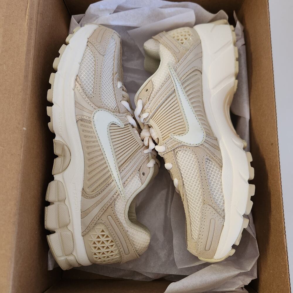 Nike WMNS Zoom Vomero 5 - Beach, Sail, Light Khaki women's US 8 - Picture 9 of 10